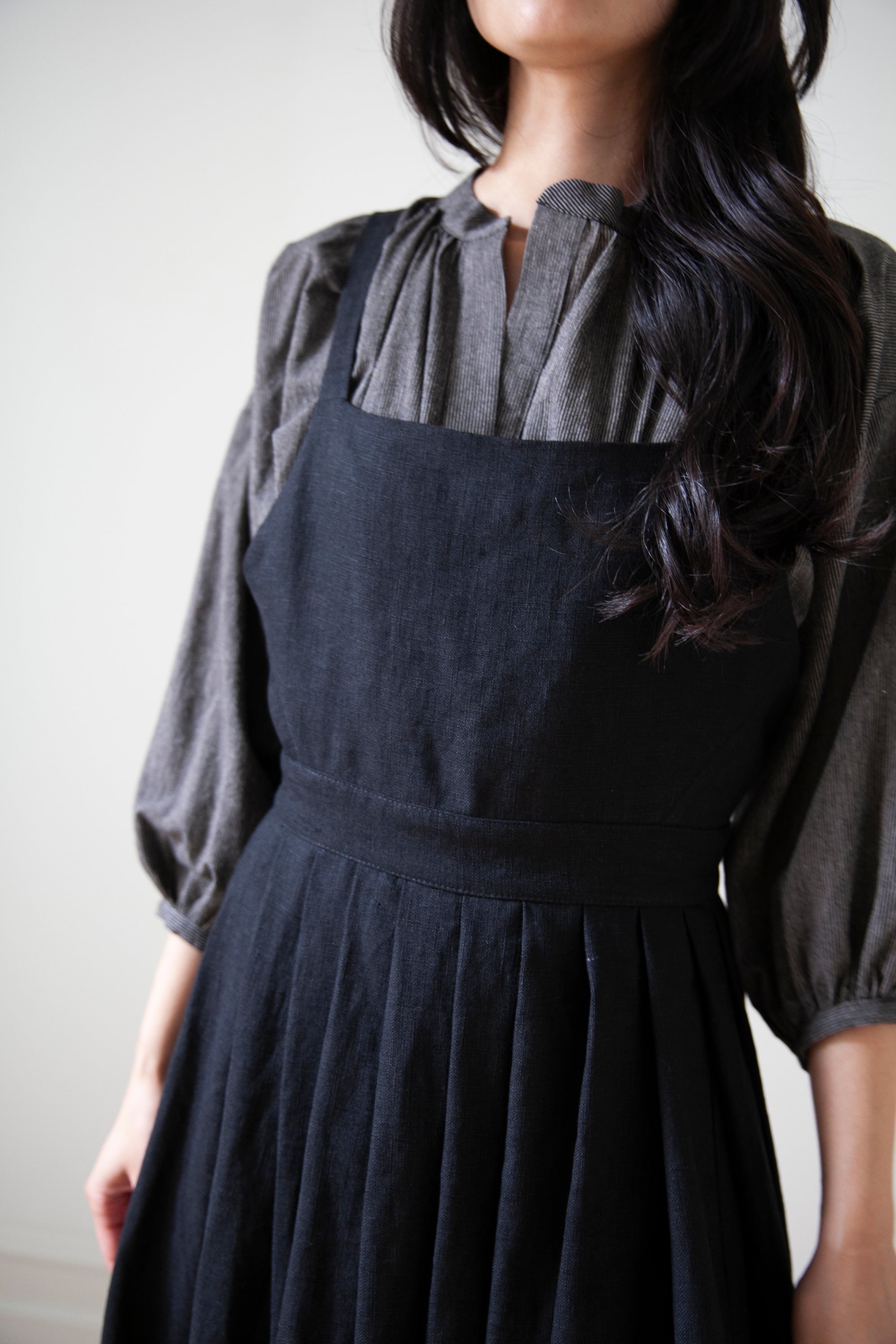 Osa Pinafore - Black Linen