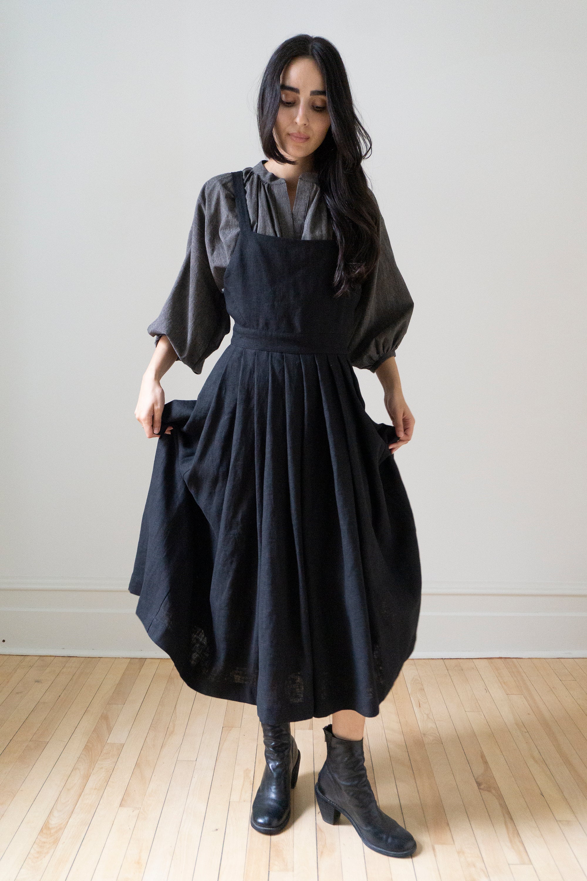 Osa Pinafore - Black Linen