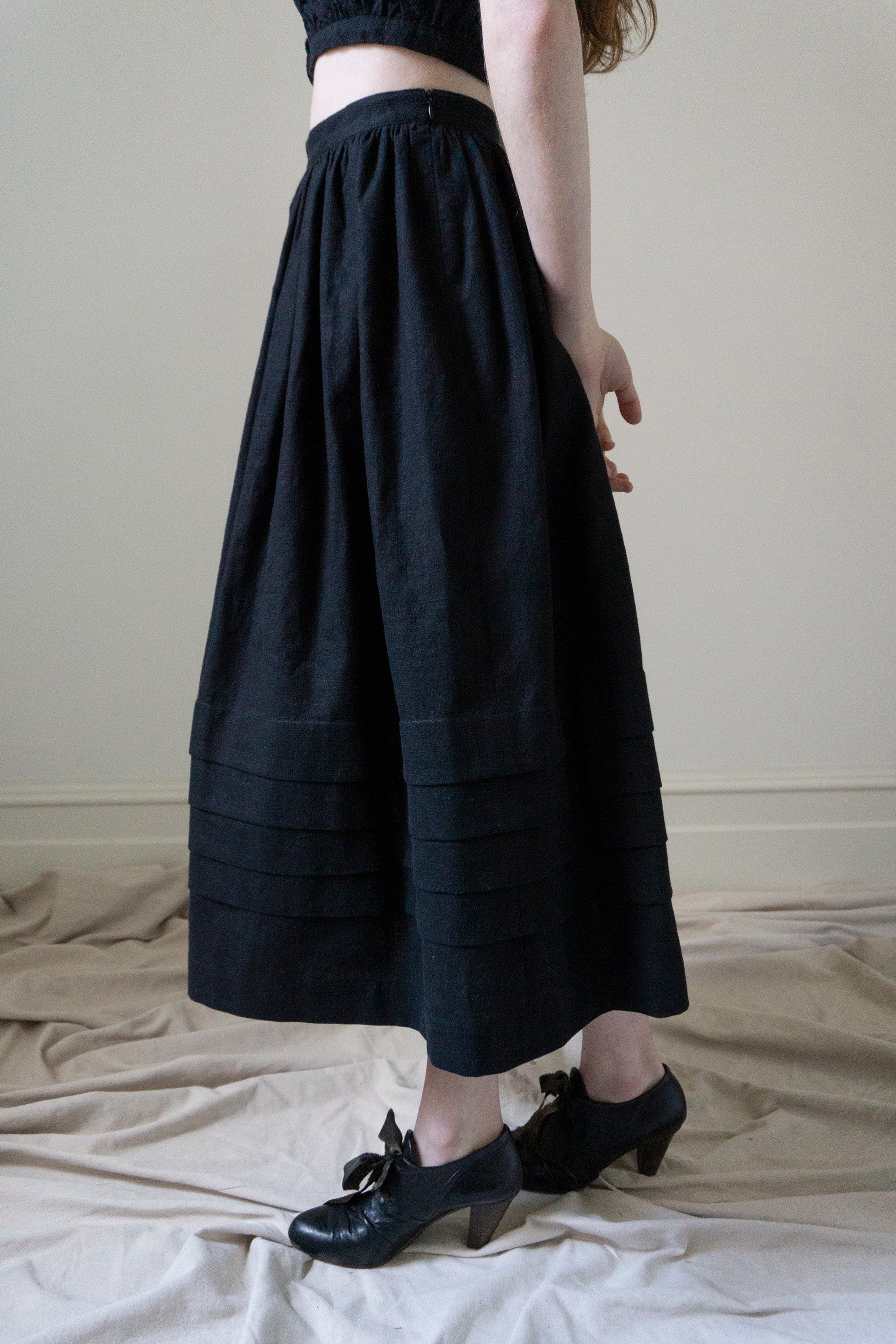 Rosa Pleated Linen Skirt -Black