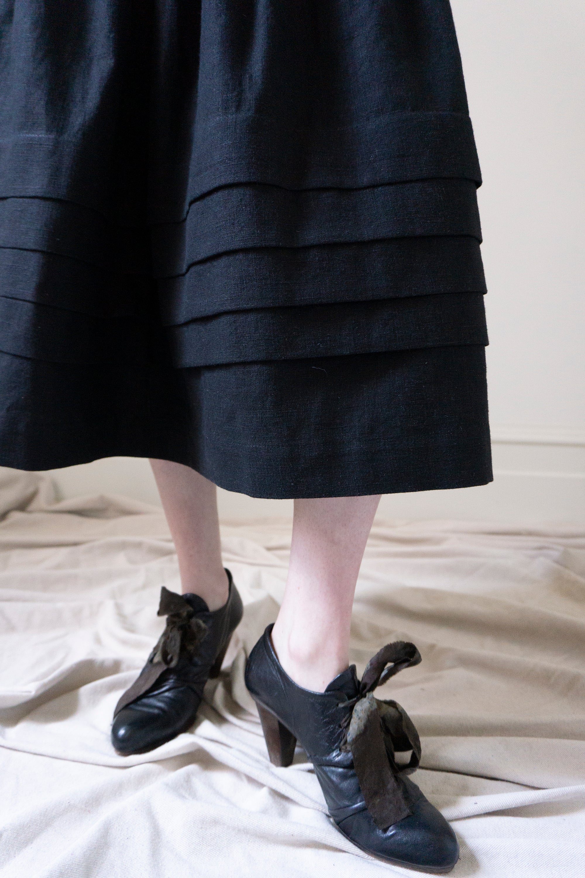Rosa Pleated Linen Skirt -Black