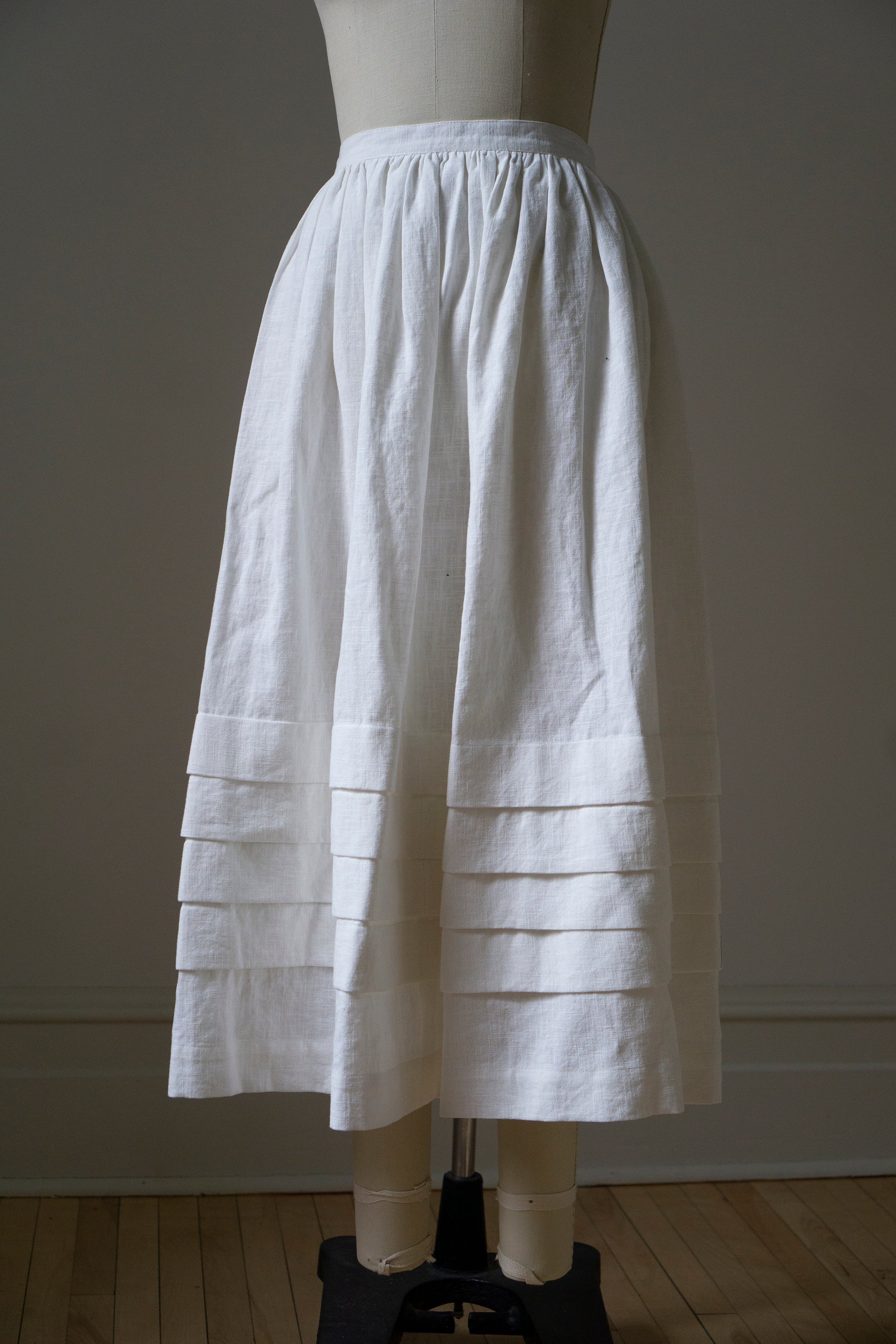 Rosa Pleated Linen Skirt - White (SIZE XS)